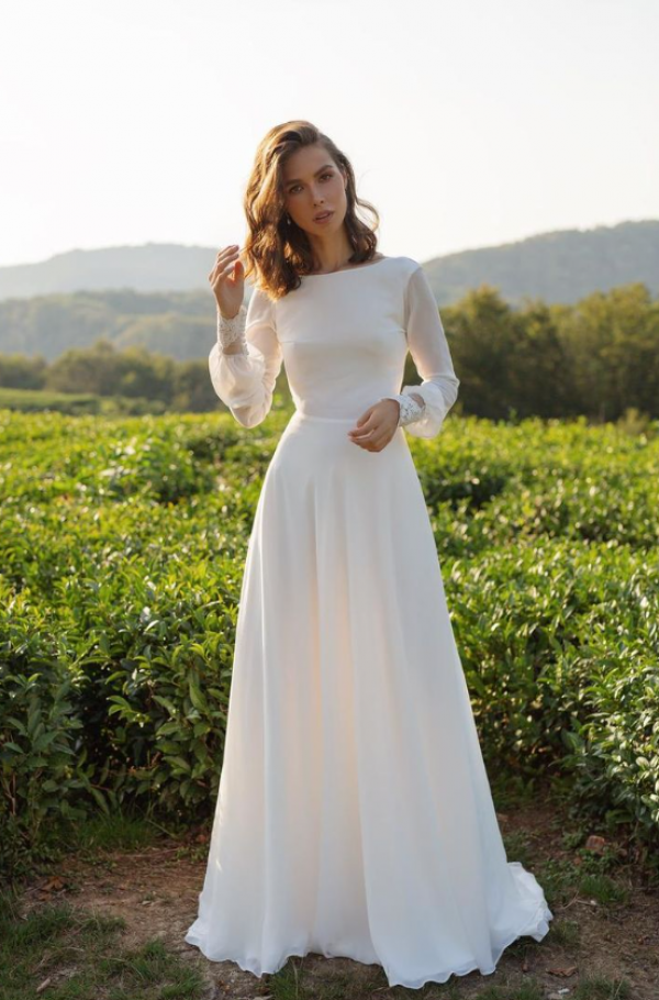 Gaun Ball Gown dengan lengan panjang